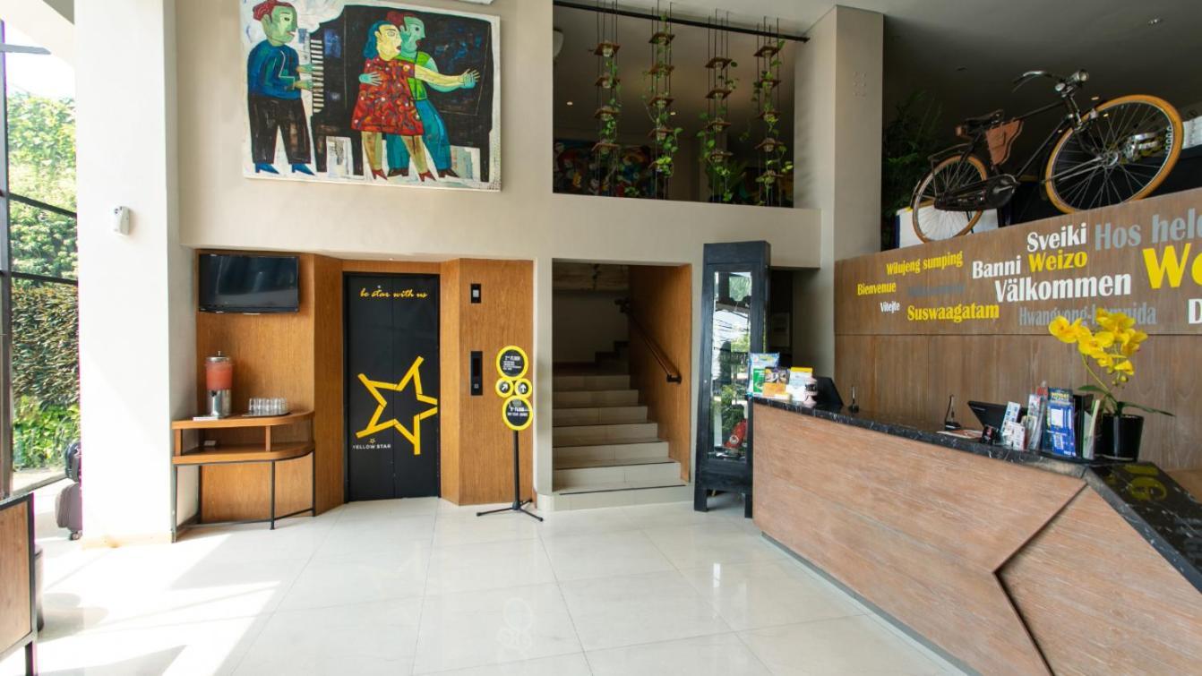 Yellow Star Ambarukmo Hotel Pakualaman Exterior foto