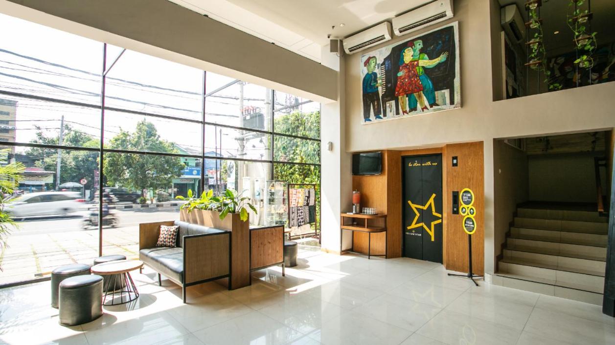 Yellow Star Ambarukmo Hotel Pakualaman Exterior foto