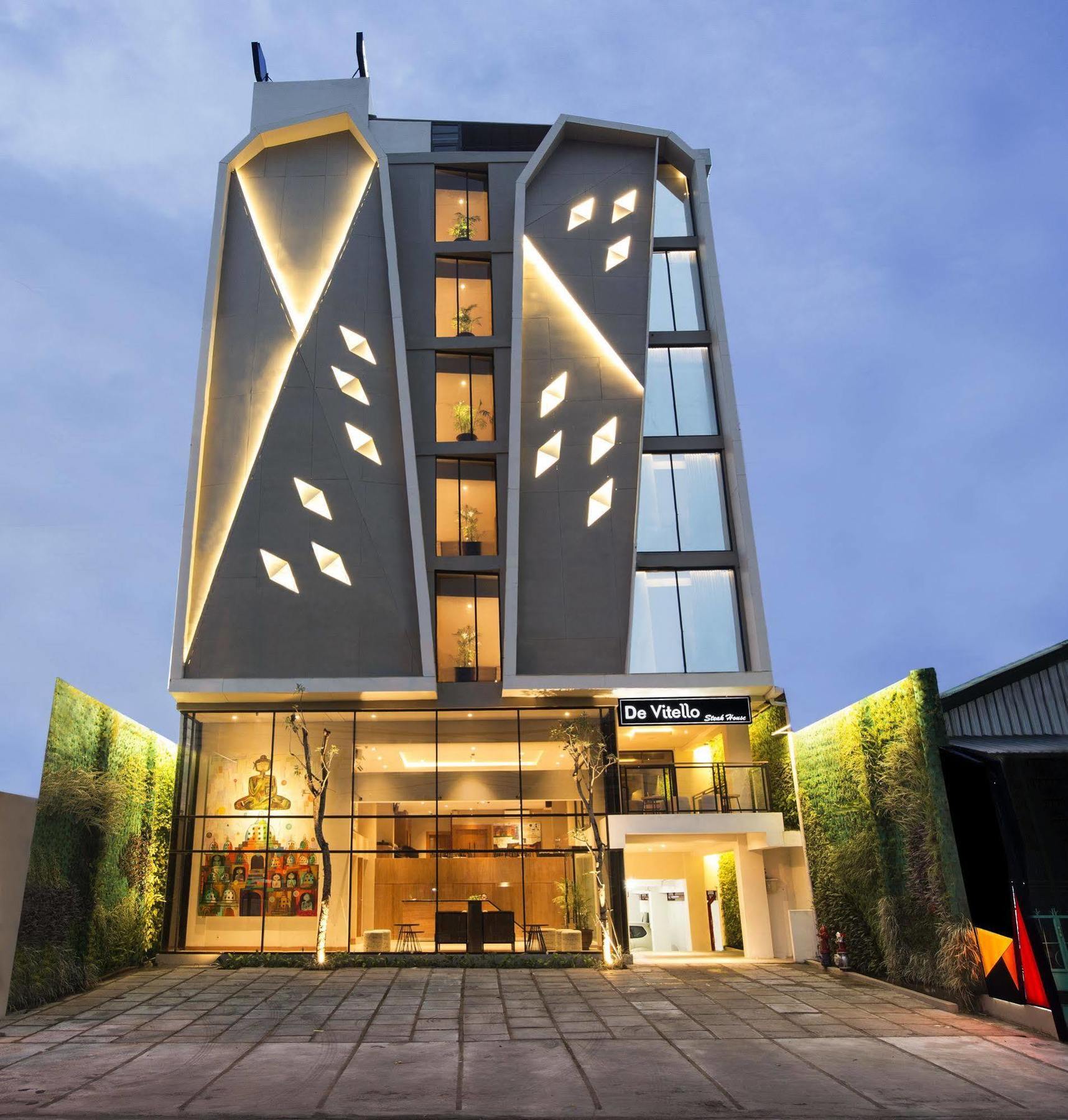 Yellow Star Ambarukmo Hotel Pakualaman Exterior foto